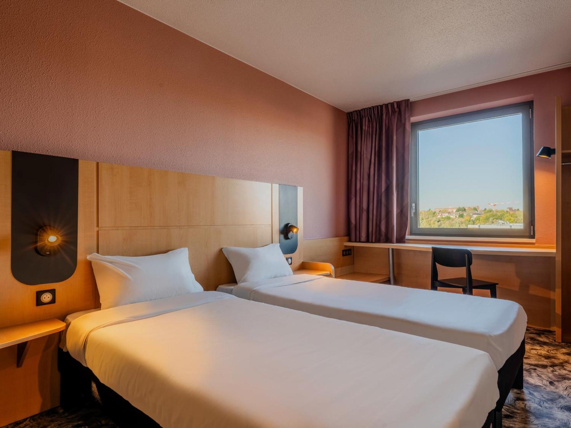 B&B Hotel Maubeuge Gare Esterno foto
