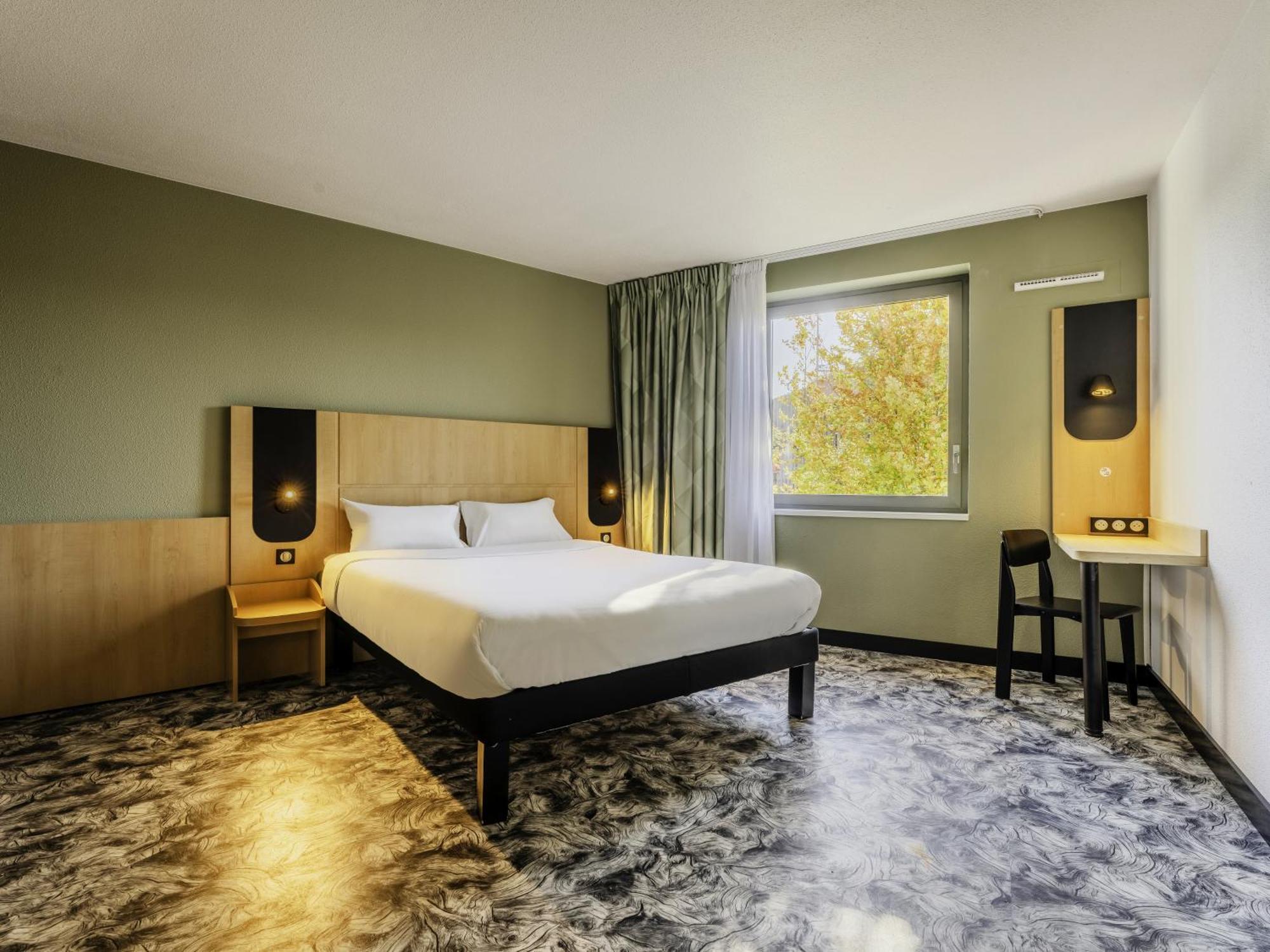B&B Hotel Maubeuge Gare Esterno foto