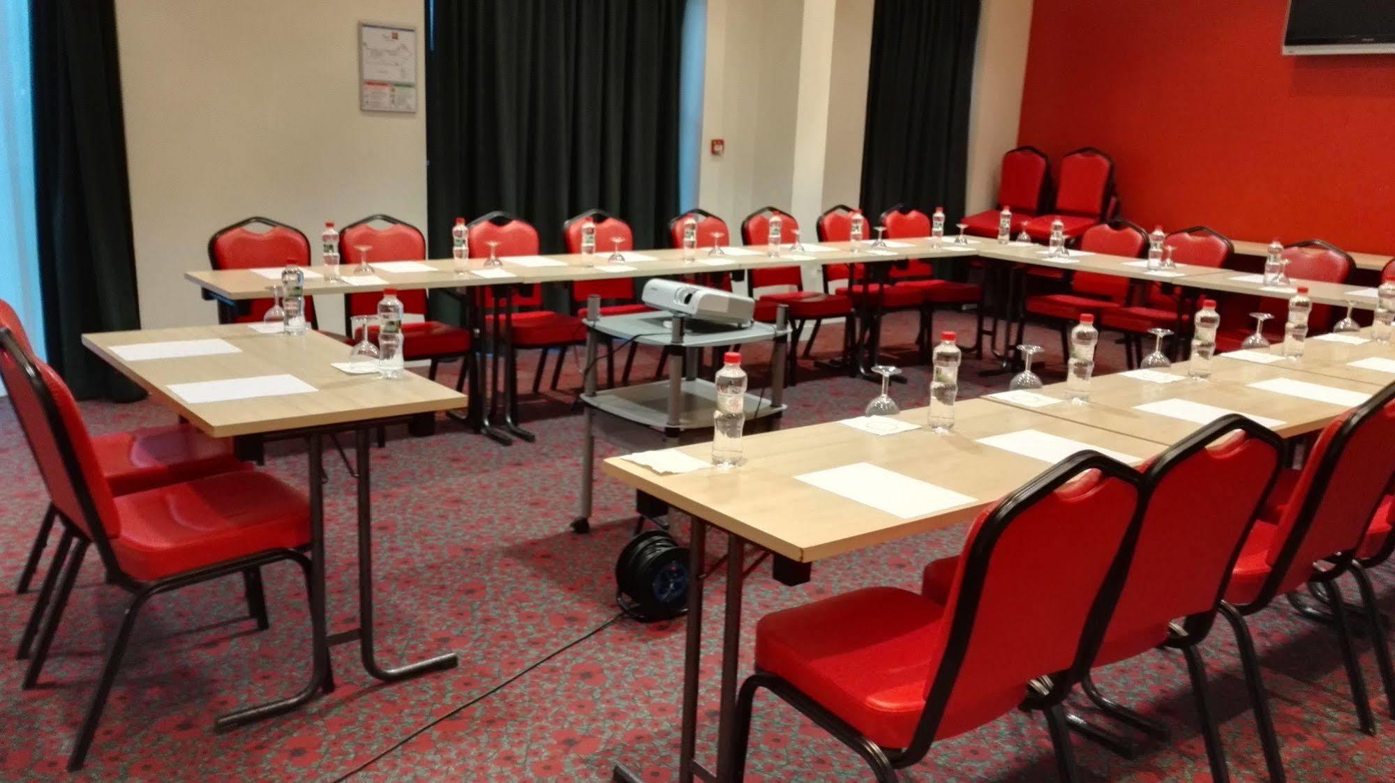 B&B Hotel Maubeuge Gare Esterno foto